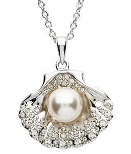 Shell with Pearl Necklace